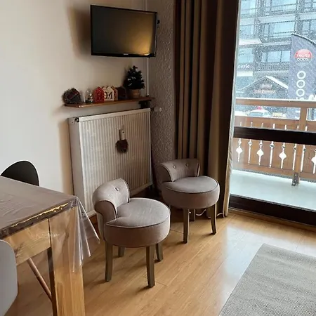 Grand Studio De 36m2 Avec Alcove, Situe Au Centre. Apartment